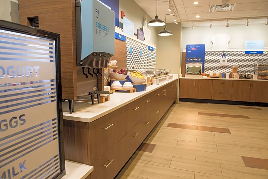 Holiday Inn Express and Suites Dayton Southwest By IHG