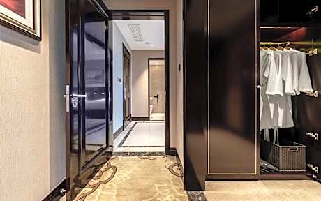 Comfort 5-Bed Room