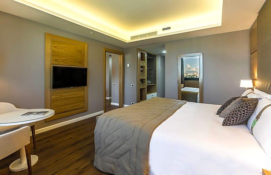 Photo 1 of 7 of 1 Bedroom Suite, Terrace