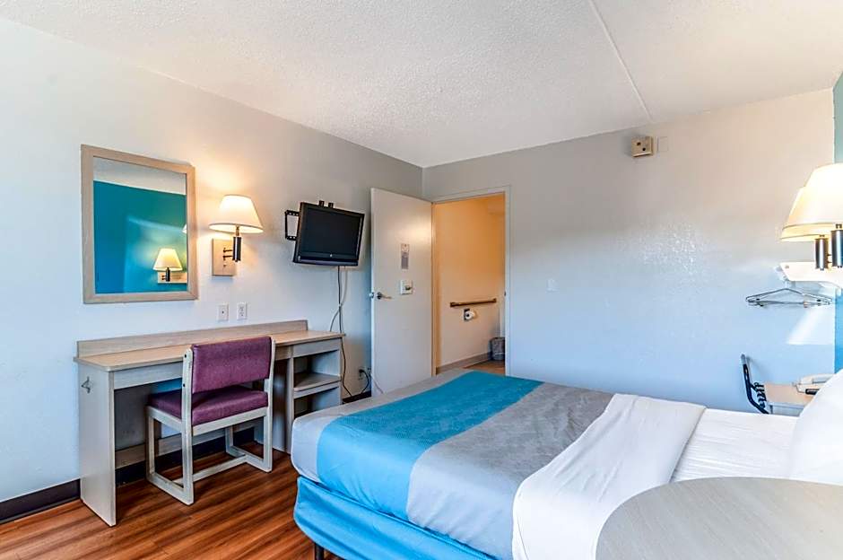 Motel 6-Farmington Hills, MI - Northwest - Farmington Hills