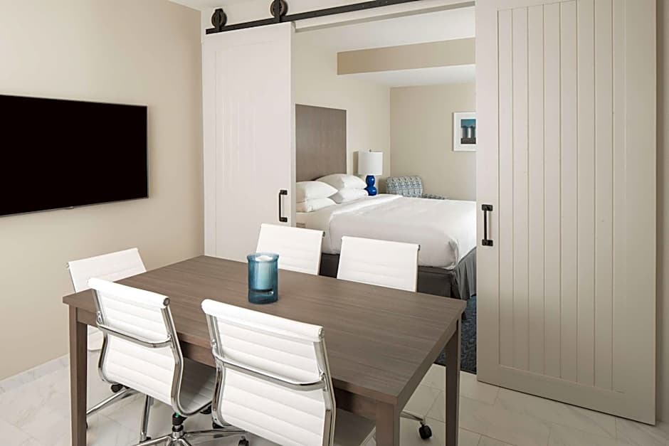 Hotel Renovo Des Moines Urbandale,Tapestry Collection Hilton