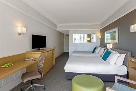 Twin Room with Breakfast and Parking