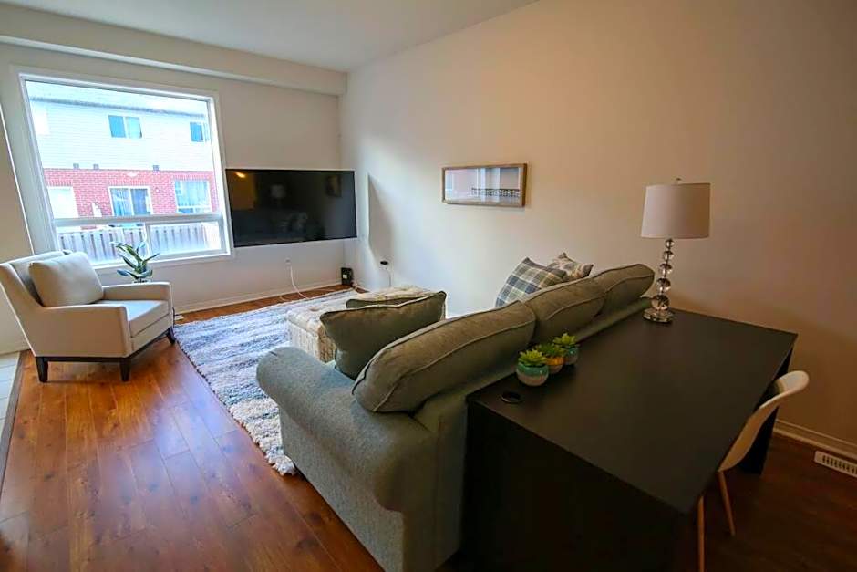 Executive 3 Bedroom townhouse close to the Lake