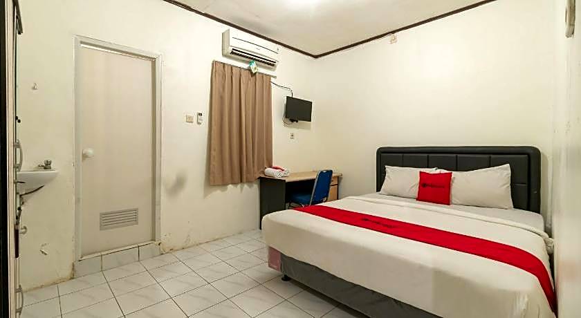 RedDoorz near Pondok Indah Water Park