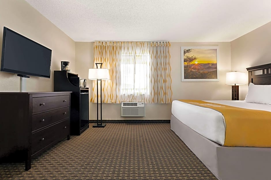 Photo 1 of 4 of 1 King Bed Suite
