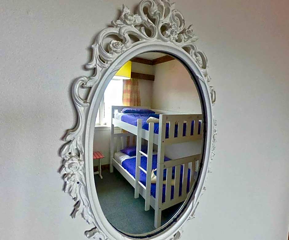 Ducks & Drakes Boutique Motel & Backpackers