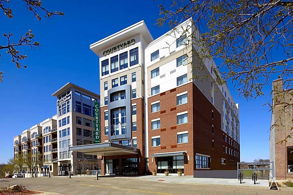 Courtyard by Marriott Akron Downtown