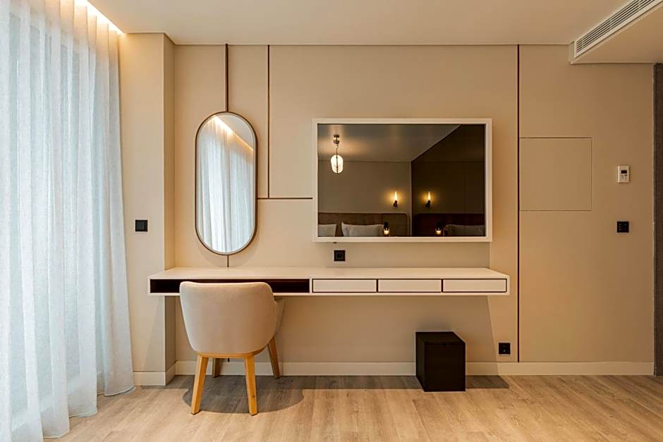 LUSTER Hotel
