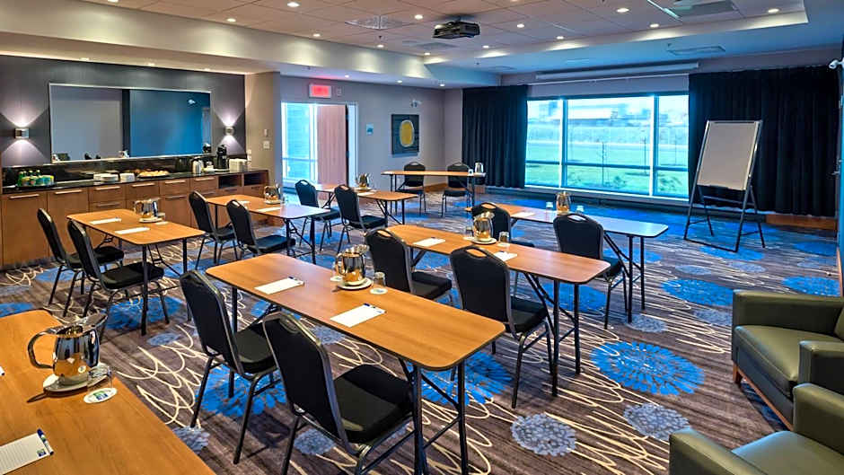 Holiday Inn Express & Suites Vaudreuil-Dorion By IHG