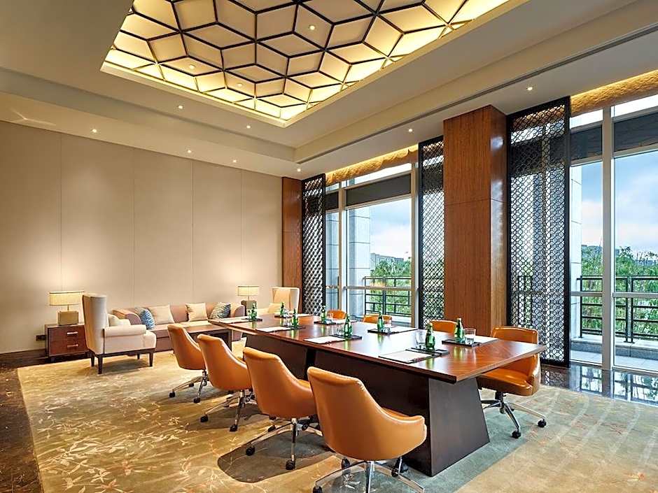 HUALUXE Ningbo Harbor City By IHG