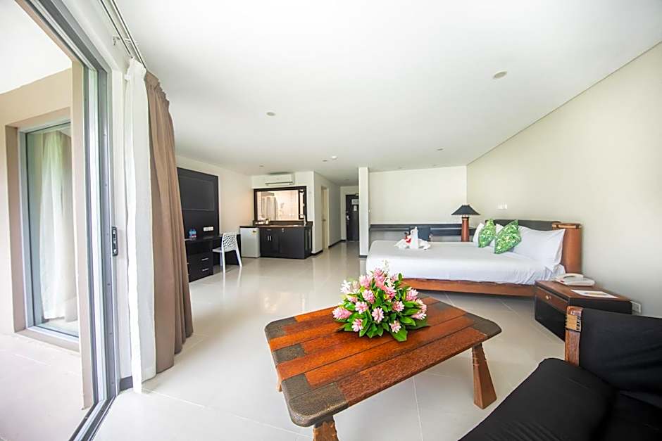 Photo 1 of 33 of Tanoa Waterfront Hotel
