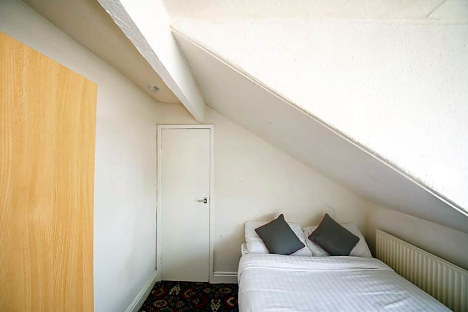 MyRoomz Hollingdales Hotel