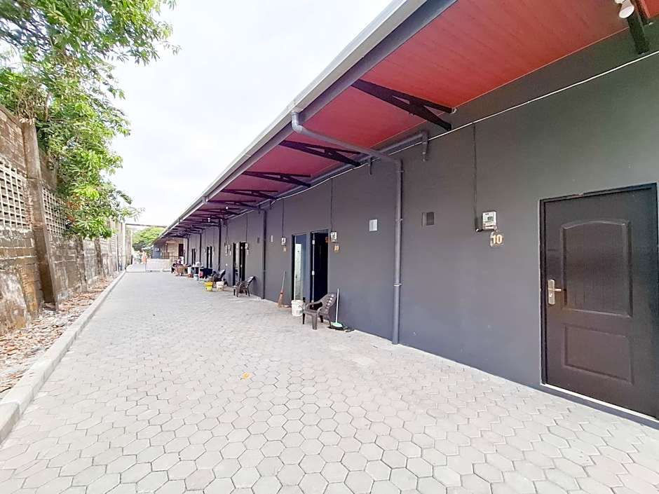 Homestay Sido Joyo near Sunrise Mall Mitra RedDoorz