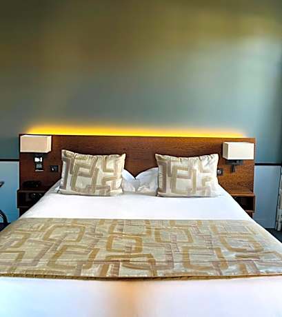 Suite with Garden View