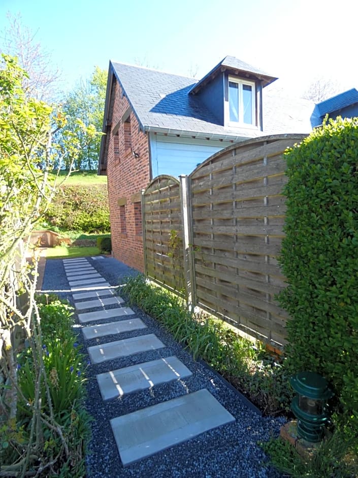 Les Petits Matins Bleus - Chambres d'hôtes "Les Pommiers"