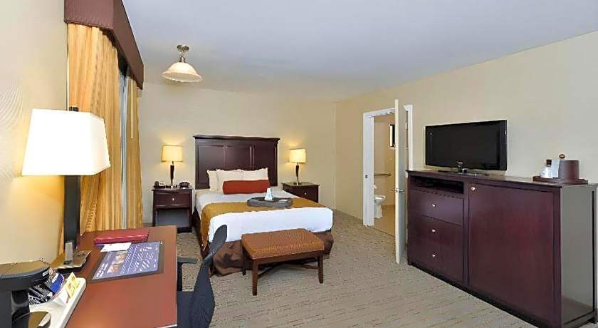 Best Western Plus Frontier Motel