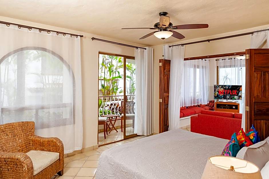 Ocean Front, 3 bedroom, 3 bathroom, Casa Natalia, Playa Esmeralda