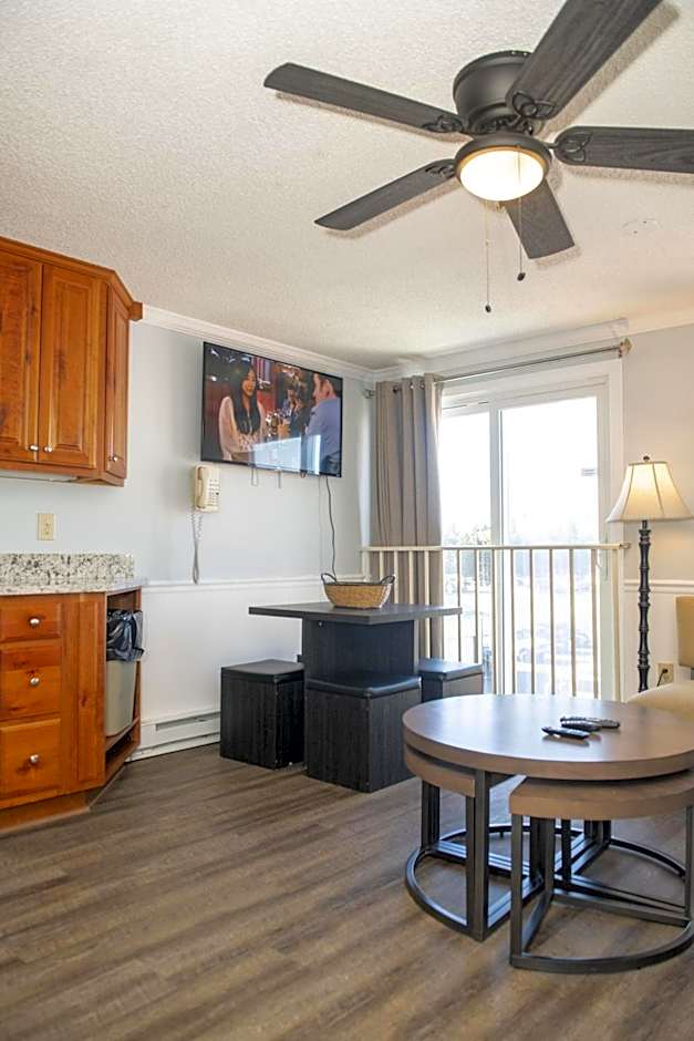 Stroll to Slopes, Village Area, Ski in-out MtLodge 343