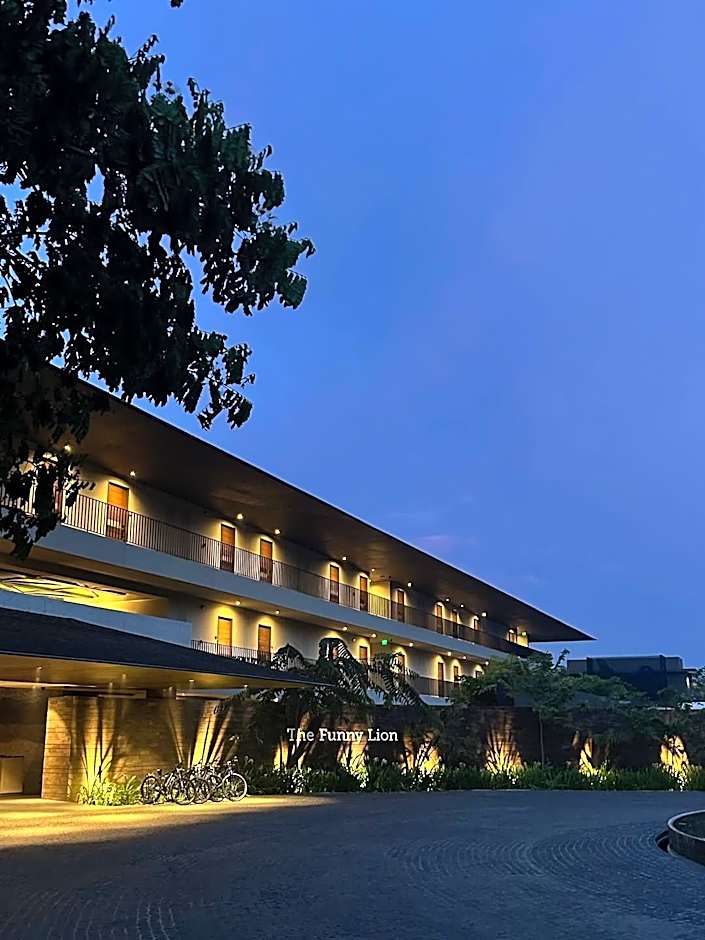 The Funny Lion - Puerto Princesa
