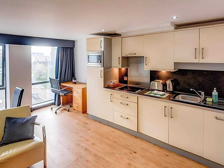 Aparthotel Roomzzz Leeds City West