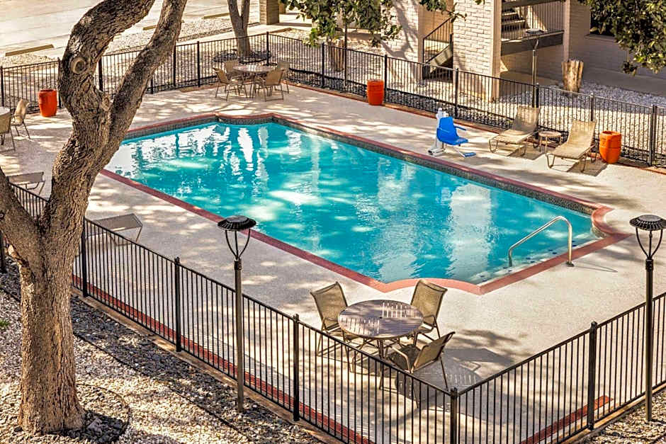 La Quinta Inn San Antonio I-35 N at Toepperwein