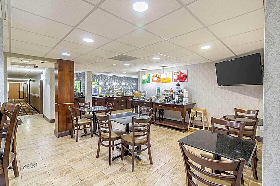Quality Inn & Suites Arden Hills - Saint Paul North