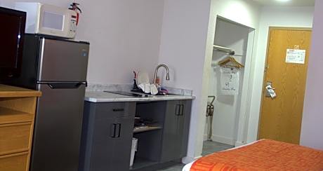 Queen Room with Two Queen Beds and Kitchenette - Non-Smoking