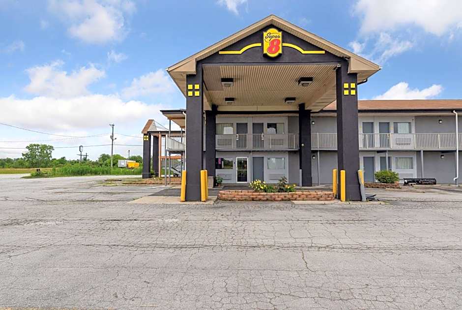 Super 8 by Wyndham Millbury/Toledo