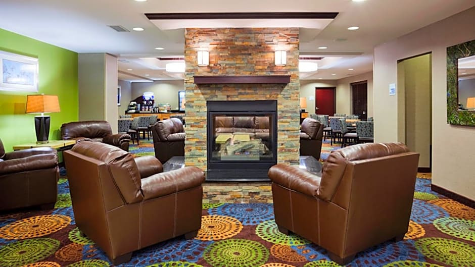 Holiday Inn Express and Suites Rochester West-Medical Center By IHG