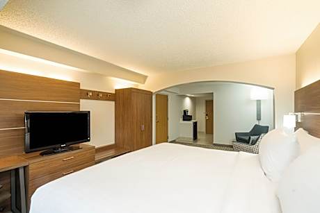 1 King Standard Mobility Accessible Tub