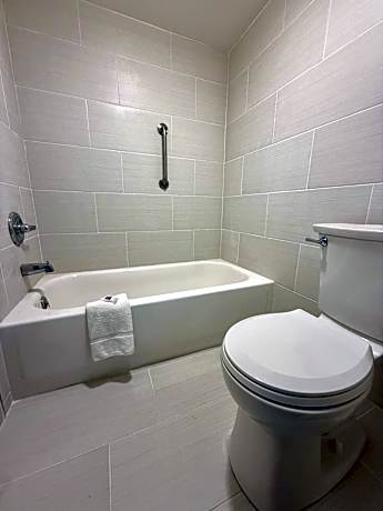 King Suite with Spa Bath - Non-Smoking