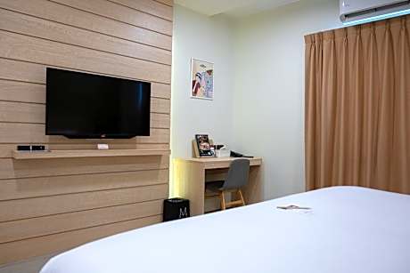 Deluxe Queen Room