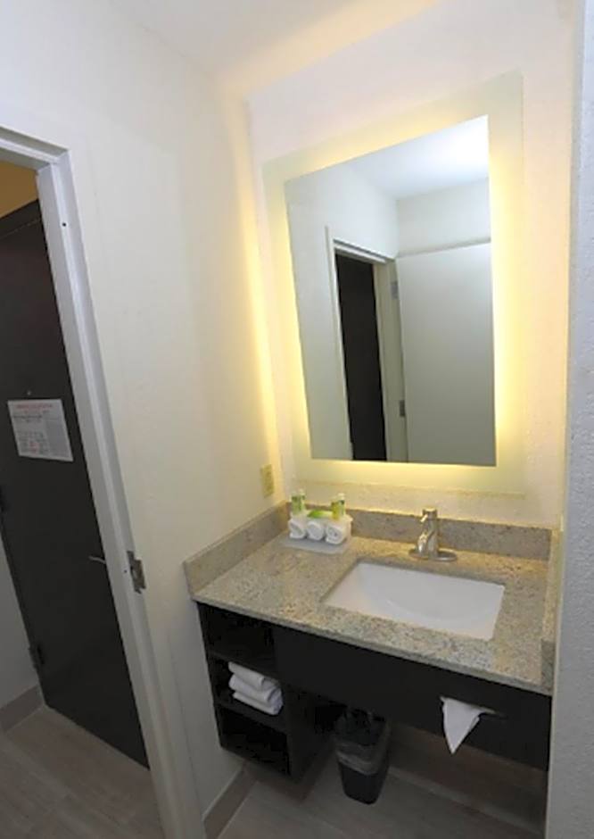 Holiday Inn Express Brentwood-South Cool Springs By IHG