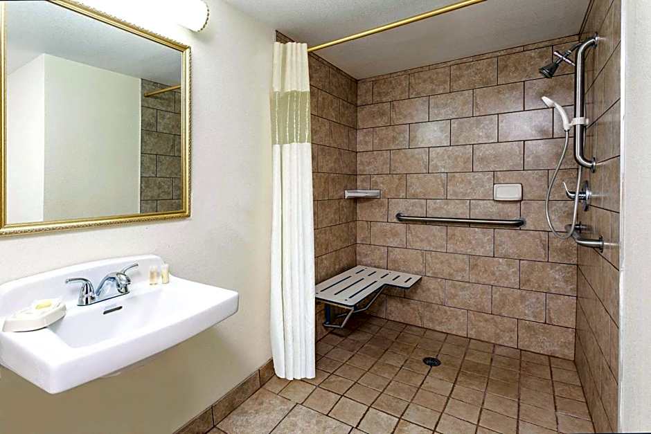Photo 1 of 1 of Deluxe 1 King Bed, Accessible
