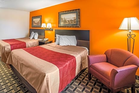 2 Queen Beds, Smoking