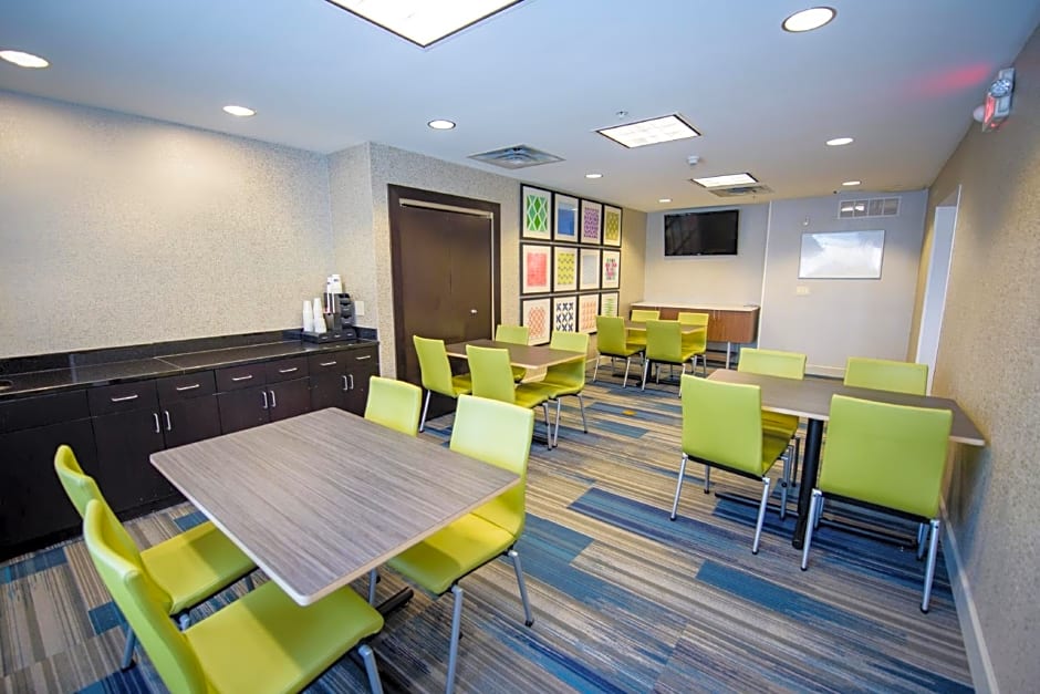 Holiday Inn Express Tulsa South Bixby, an IHG Hotel
