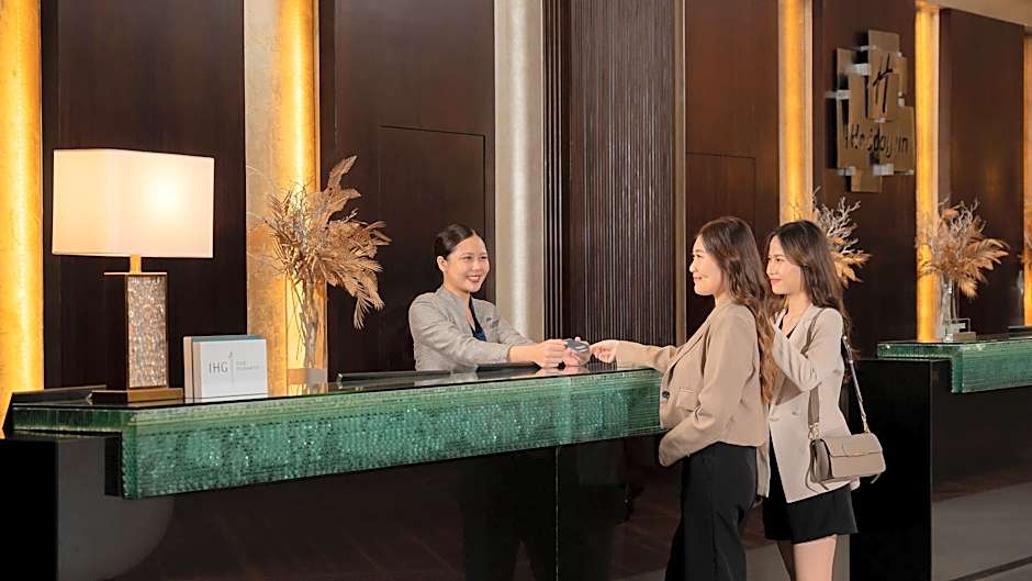 Holiday Inn Bangkok Silom By IHG