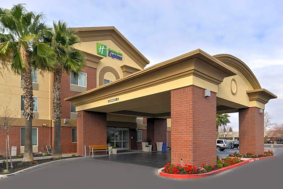 Holiday Inn Express Woodland By IHG