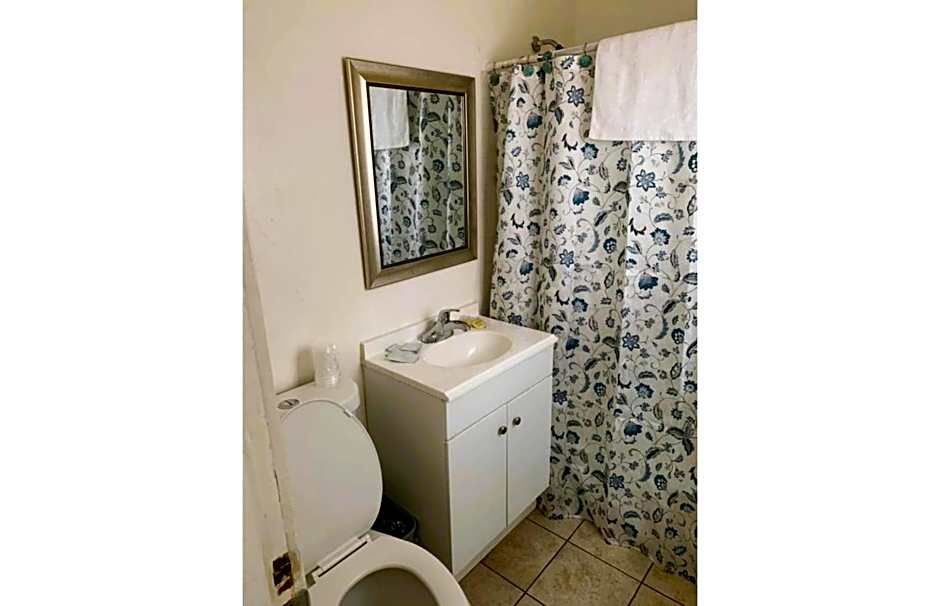 Royal Gateway Motel by OYO