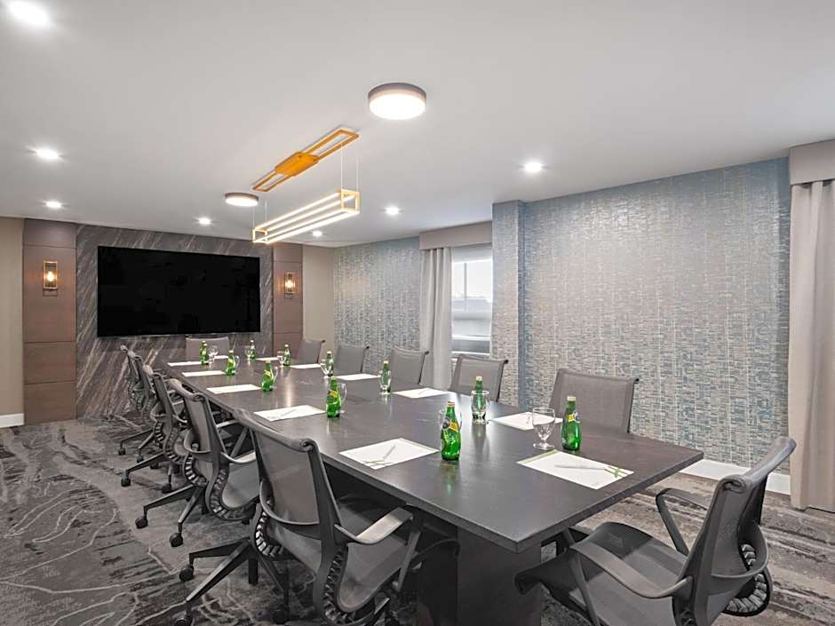 Holiday Inn Calgary Airport By IHG
