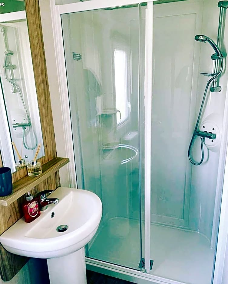 J2 static caravan at Fairway Holiday Park