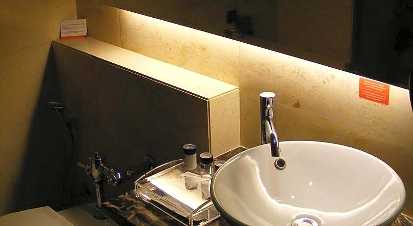 Gino Feruci Kebon Jati Bandung