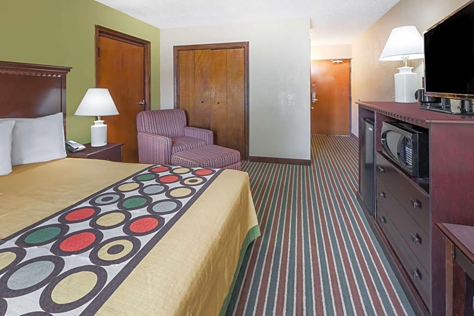 Super 8 by Wyndham Harrison AR