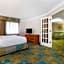 La Quinta Inn & Suites by Wyndham St. Pete-Clearwater Airport