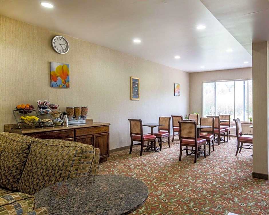 Econo Lodge Lakes Region