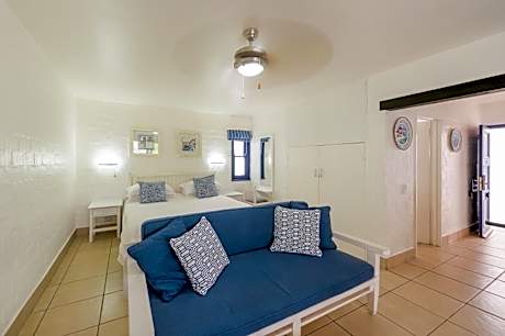 Agora Square 1 Bedroom Kaliva