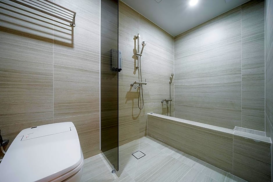 Brown Dot Hotel Pyeonghwa plaza