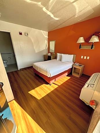 Double Room - Disability Access - Roll In Shower
