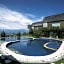 De Sapphire Cliff Villa by Danapati
