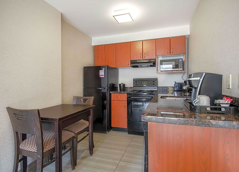 Coast Calgary Downtown Hotel & Suites by APA